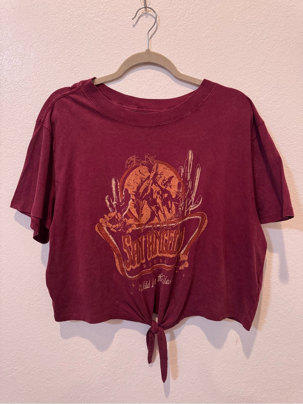 Idyllwind By Miranda Lambert Burgundy Tie-Front Graphic Crop Tee
